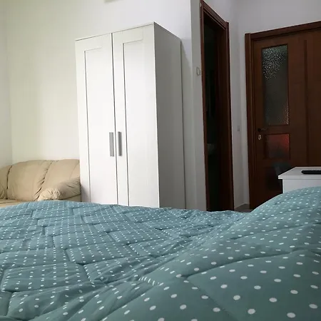 Floor Rentrooms Vendégház 3*